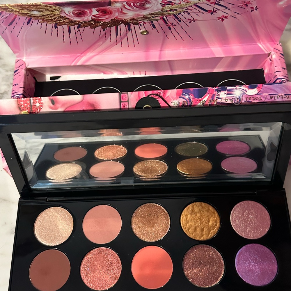 PAT McGRATH LABS Mothership IX Eyeshadow Palette: Huetopian Dream.